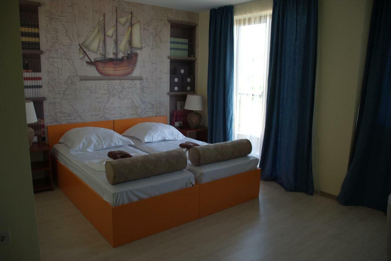Camp And Pool Hotel คราเนโว ภายนอก รูปภาพ