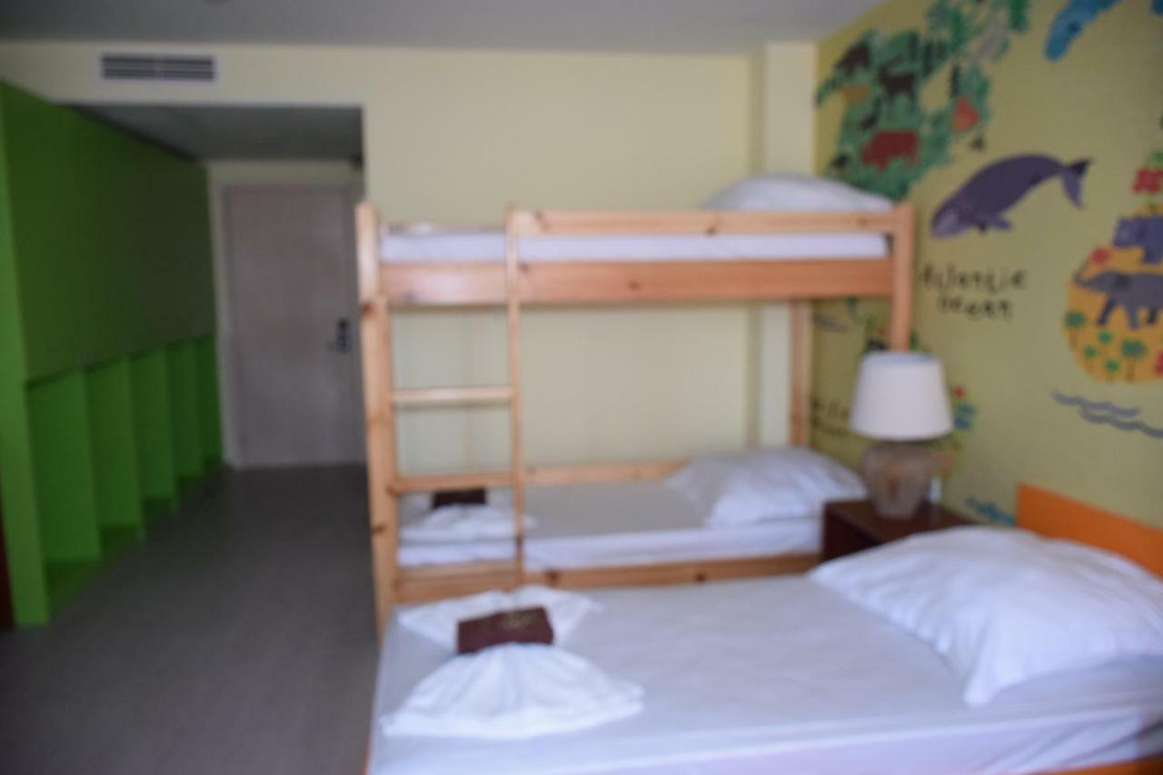 Camp And Pool Hotel คราเนโว ภายนอก รูปภาพ